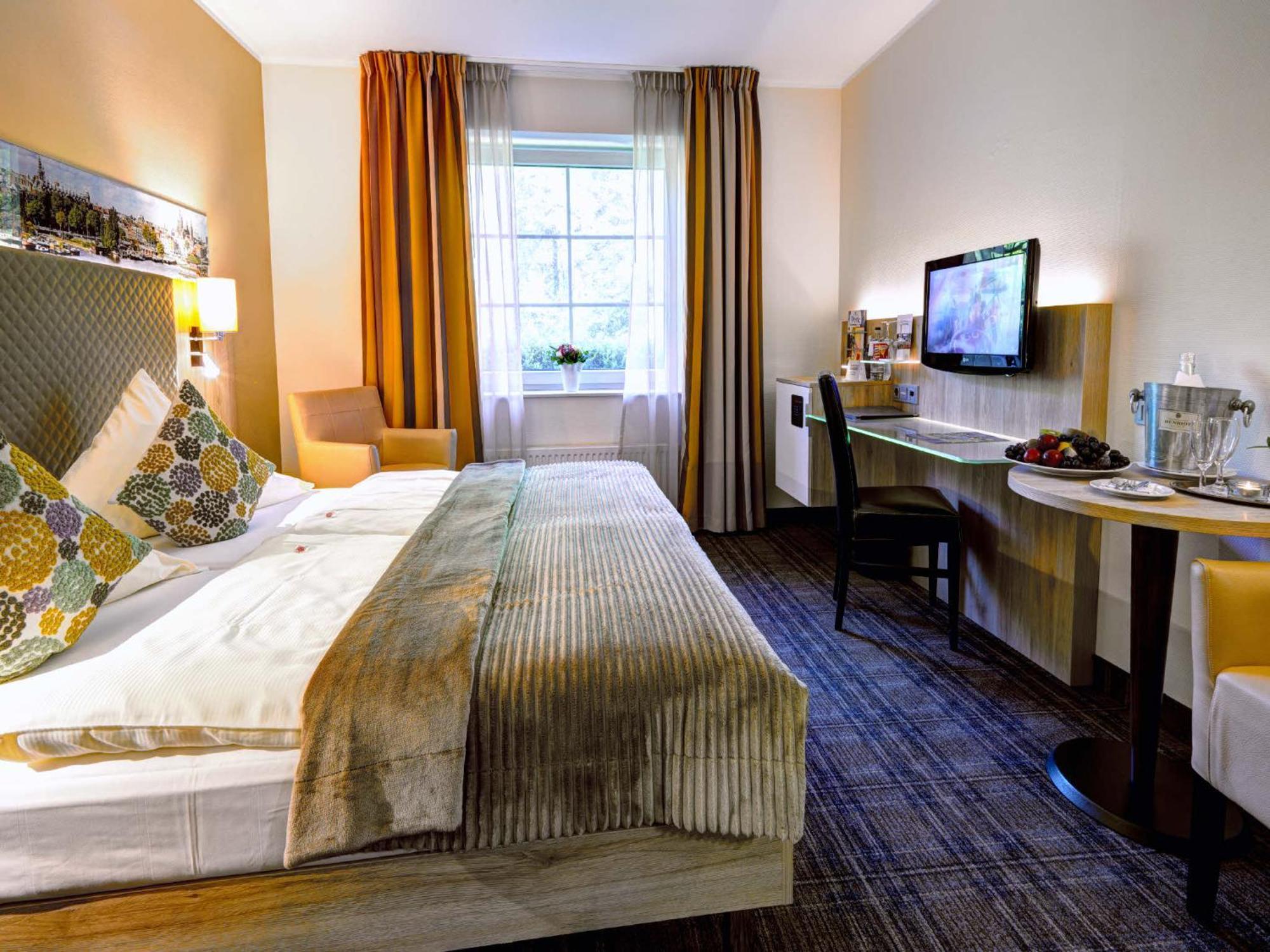 Comfort Room facing garden