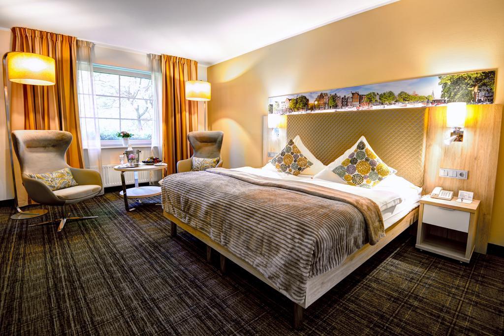 Comfort Plus Room facing garden
